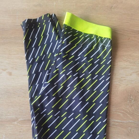 Nike Dri-Fit Leggings Size Medium - Picture 1 of 5